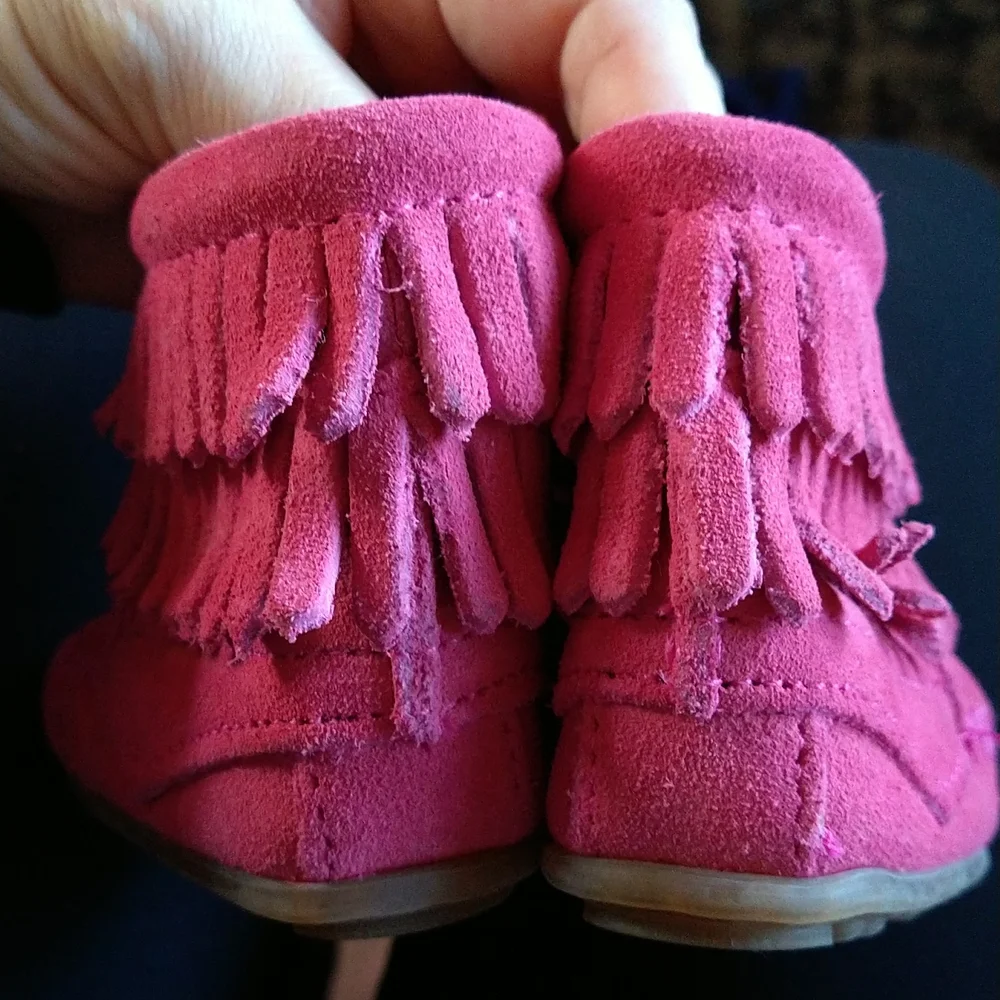 Minnetonka double fringe side zip hard sole boot size 2